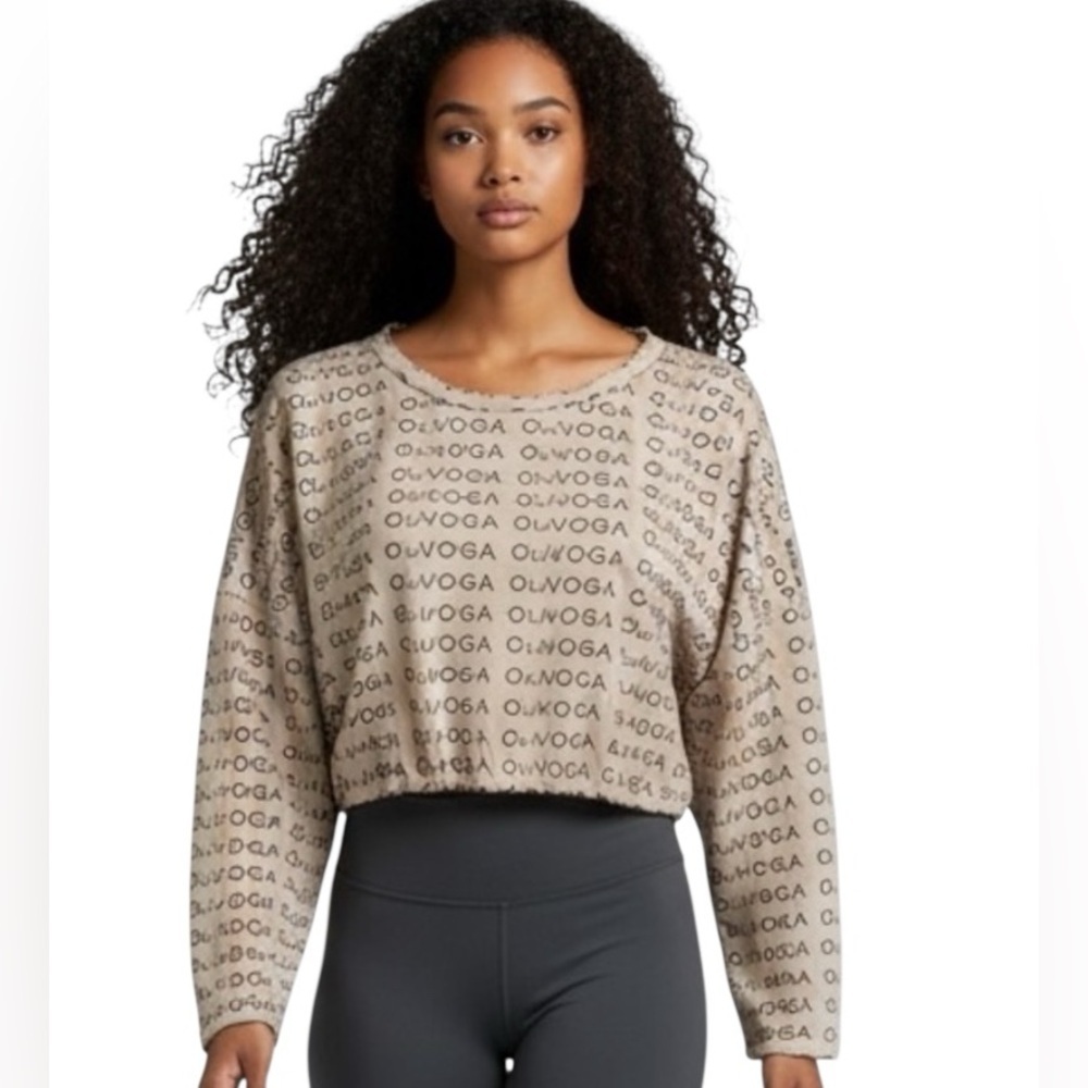 Olavoga women’s yoga crop top, raglan sleeves, beige with all over logo, Sz Med